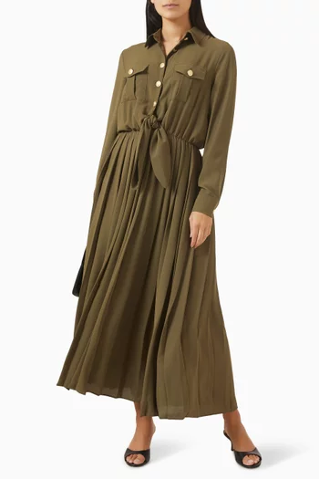 فستان طويل بطيات