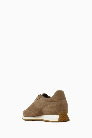 Runner Sneakers in Suede