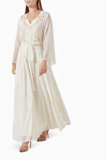 قفطان مزين بتطريزات شيفون