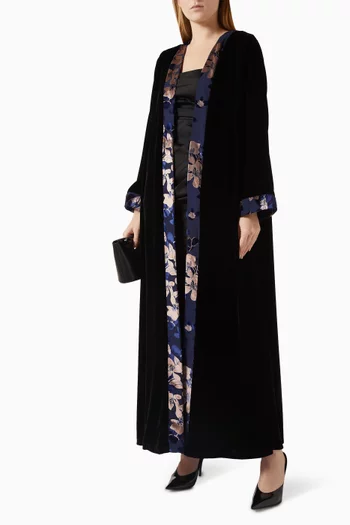 Embossed-border Abaya in Velvet