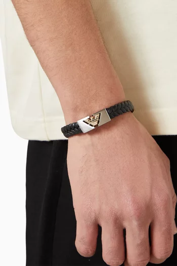 سوار بشعار الماركة