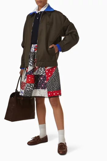 جاكيت بلون مغاير وسحّاب