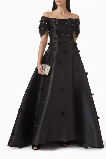 فستان سهرة بأكتاف مكشوفة