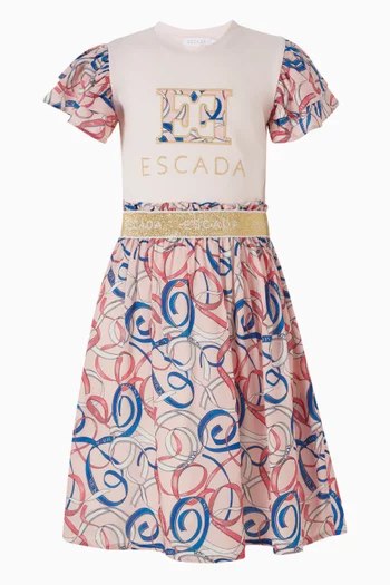 تي شيرت بطبعة تجريدية وشعار الماركة 