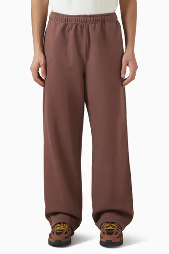 بنطال بشعار الماركة وحواف مفتوحة صوف