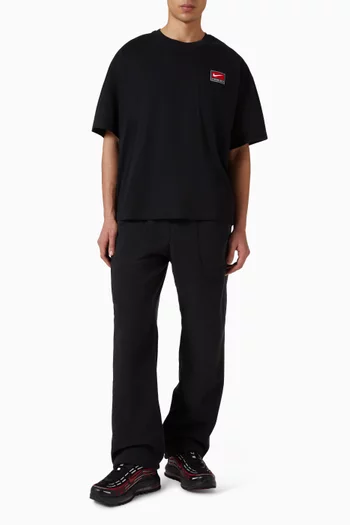 تي شيرت بقصة مربعة وشعار الماركة قطن