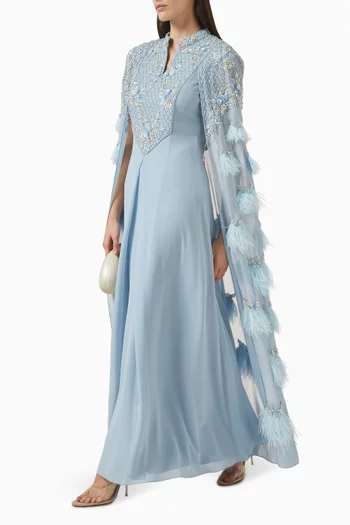 قفطان بكاب وأشرطة بشرّابات