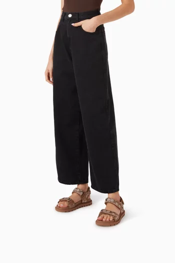 صندل برين جاكار بشعار الماركة مرصع بالكريستال