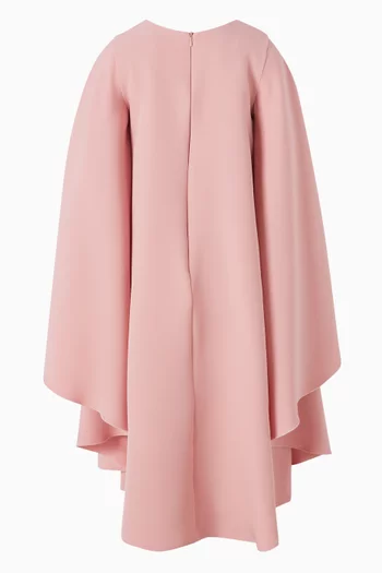 فستان طويل بقصة على شكل حرف A وتطريزات