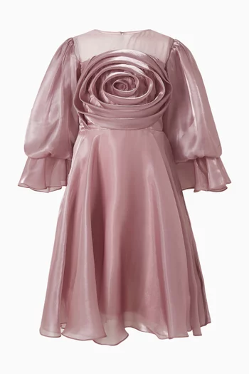 فستان بوردة بارزة وحافة قصيرة من الأمام وطويلة من الخلف