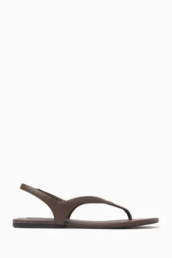 حذاء مفتوح نيسا بسيور رفيعة وكعب مسطح جلد