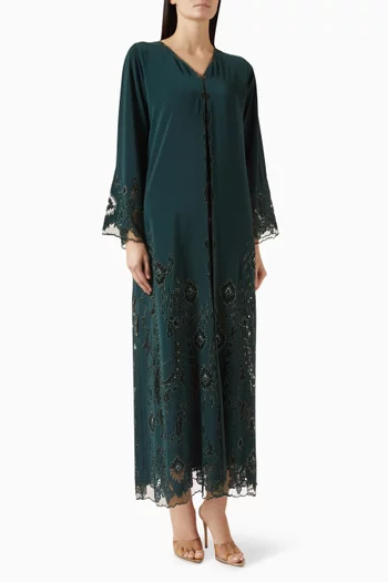 عباية بحواف دانتيل وتطريزات