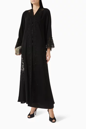 عباية بحواف دانتيل وتطريزات