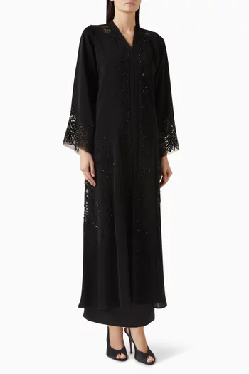 عباية بحواف دانتيل وتطريزات