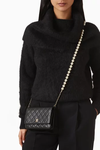 حقيبة صغيرة بسلسلة جلد