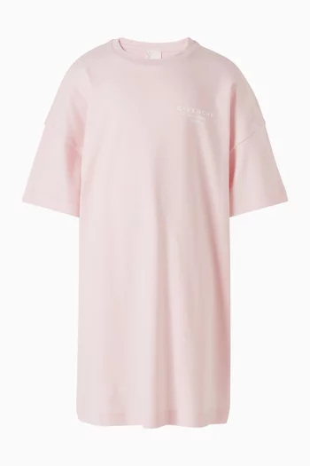 فستان بنمط تي شيرت بشعار الماركة