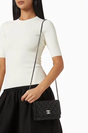 حقيبة صغيرة بسلسلة جلد