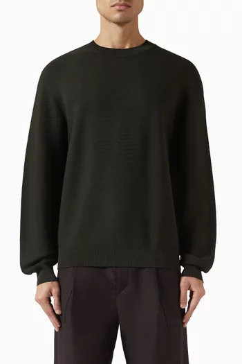 سترة بفتحة رقبة مستديرة