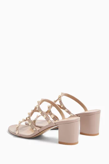 حذاء مفتوح بحلي هرمية وكعب 60 مم جلد