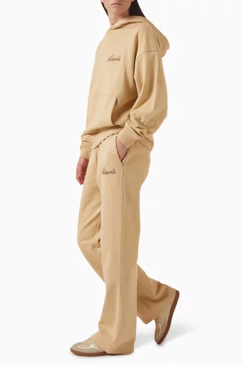 بنطال رياضي بقصة ساق مستقيمة ومطرز بشعار الماركة