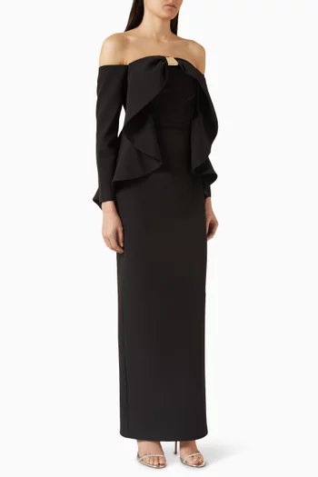 فستان بأكتاف مكشوفة