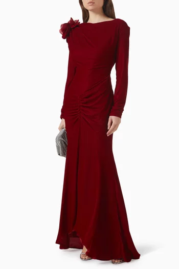 فستان بكشكش وزهرة بارزة