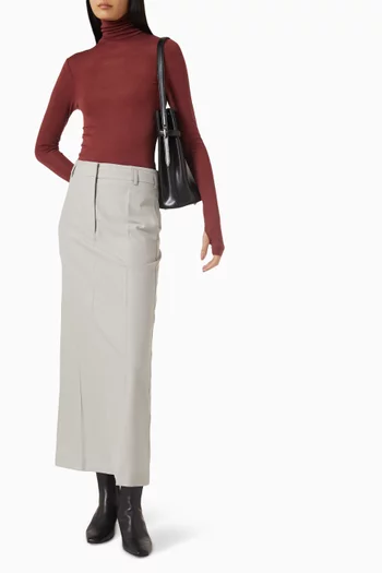 سترة بياقة عالية وفتحات للإبهام