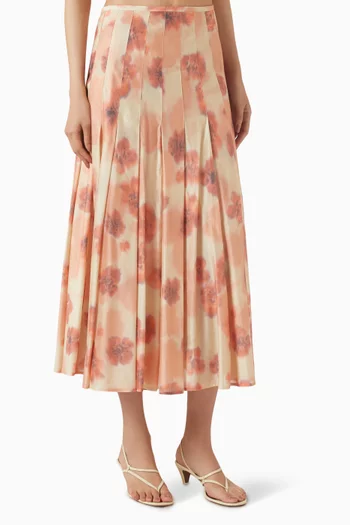 تنورة بنقشة وطيّات