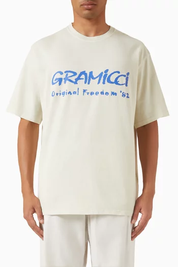 تي شيرت مصبوغ بطبعة شعار Freedom قطن جيرسيه