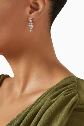 أقراط متدلية بتصميم سمكة مرصعة بأحجار توباز ذهب عيار 9