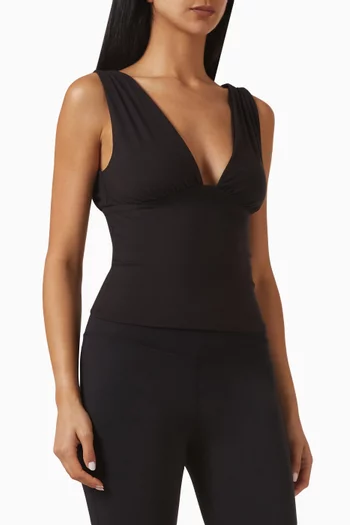 بلوزة 365‏ بفتحة رقبة عميقة وكشكش