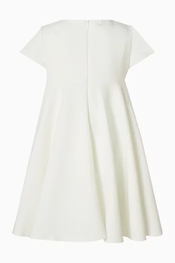 فستان مزين بزهور 