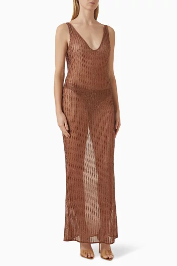 فستان طويل مطرز بالكريستال