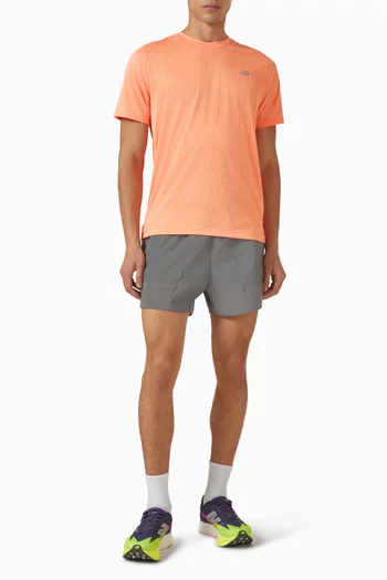 تي شيرت رياضي بشعار الماركة