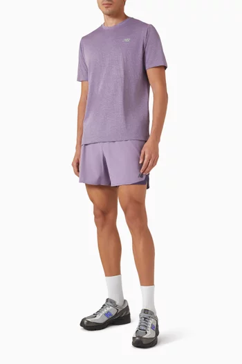 تي شيرت رياضي بشعار الماركة