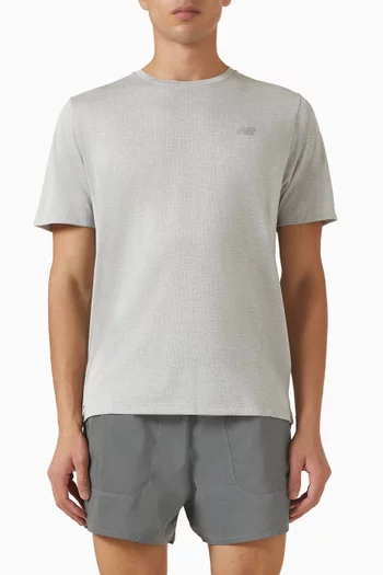 تي شيرت رياضي بشعار الماركة