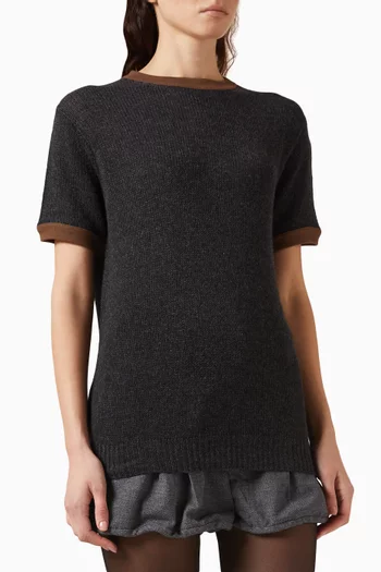 سترة بشعار الماركة كشمير