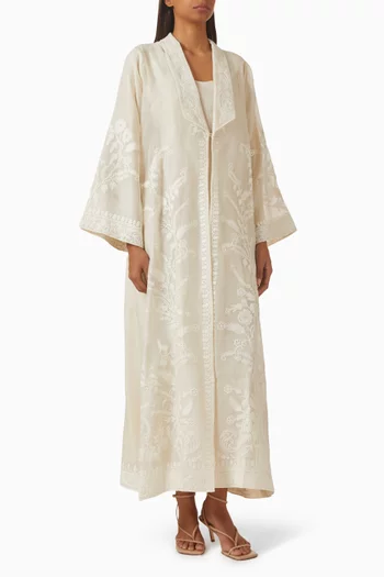 قفطان فيفي مزين بتطريزات مخمل مضلع