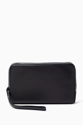 حقيبة صغيرة بشعار الماركة جلد