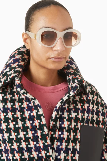 نظارة شمسية بتصميم خماسي الأضلاع بحواف مائلة وإطار أسيتات