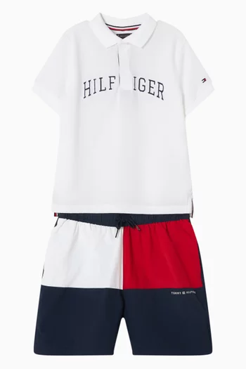 شورت سباحة بطبعة شعار الماركة