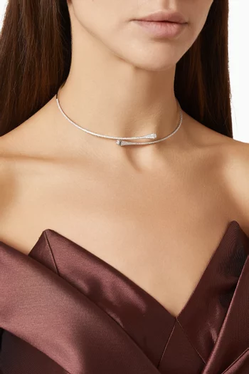 قلادة رقبة كليو بتصميم رفيع مرصع بالماس ذهب أبيض عيار 18