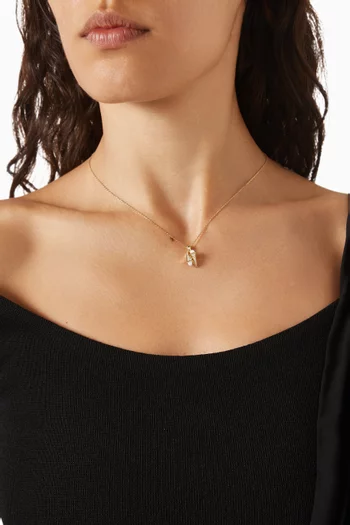 قلادة كليو بدلاية هاجي مرصعة بماس وعقيق بلون كريمي ذهب عيار 18