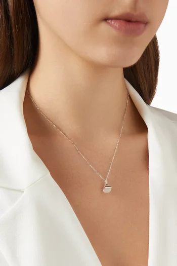 قلادة كليو ريف بدلاية ميني مرصعة بالماس وحجر القمر ذهب أبيض عيار 18