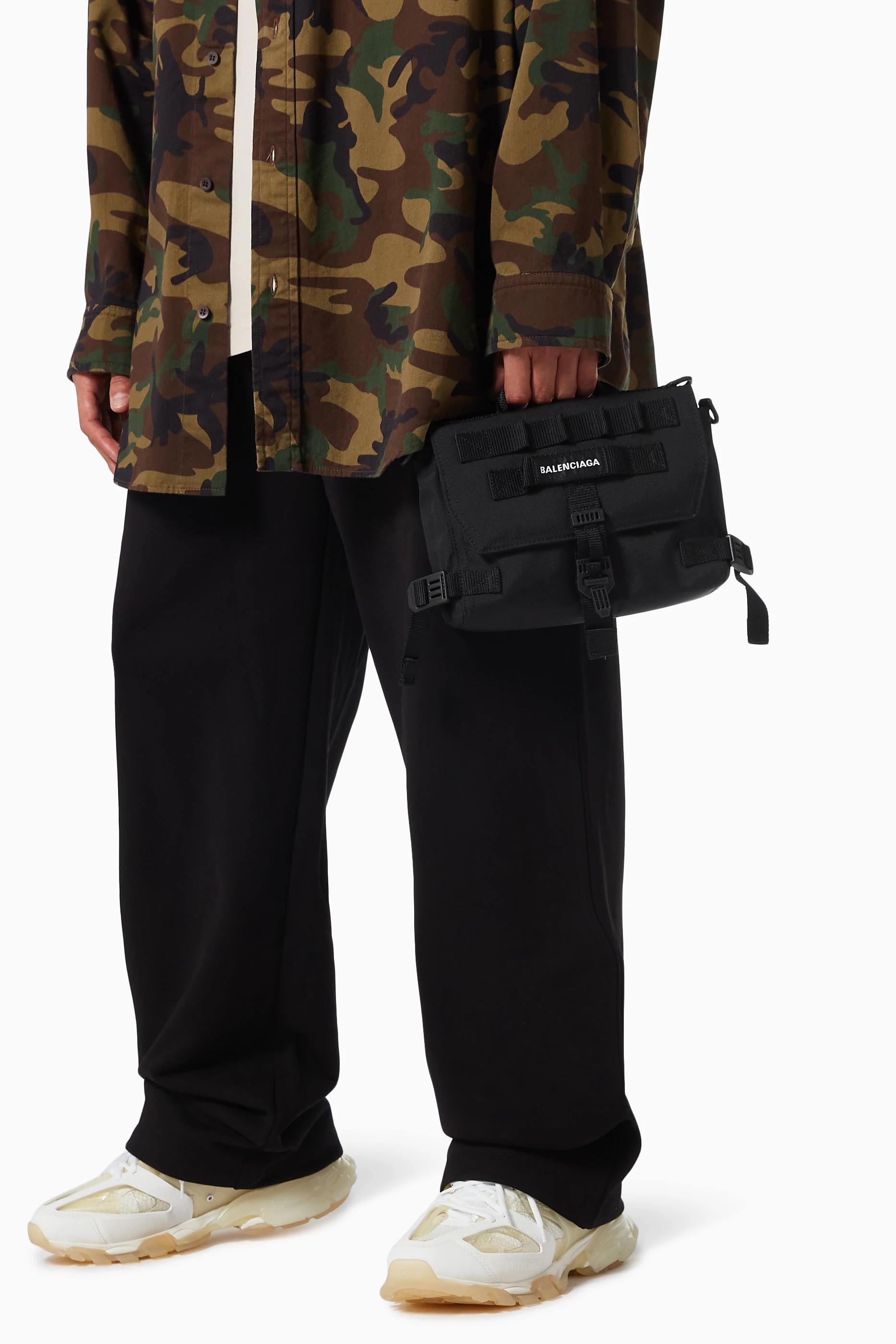 美品BALENCIAGA ARMY MESSENGER バッグ BLACK ブラック の メンズ Army メッセンジャーバッグ | Balenciaga JP