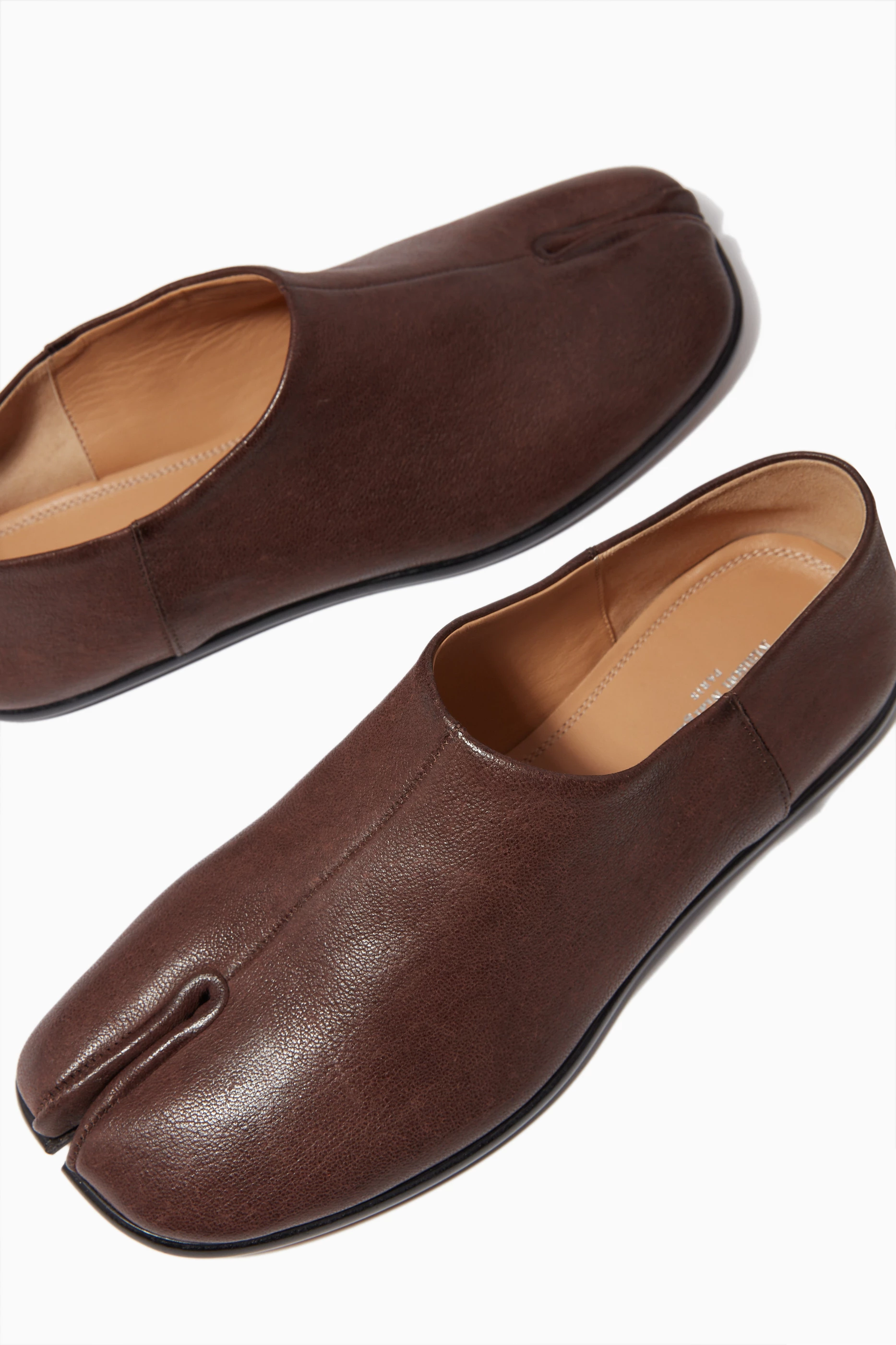 マルジェラ タビ Tabi Babouche CAMEL LEATHER 42 Maison Margiela Tabi Babouche - Camel Leather Black – Kith