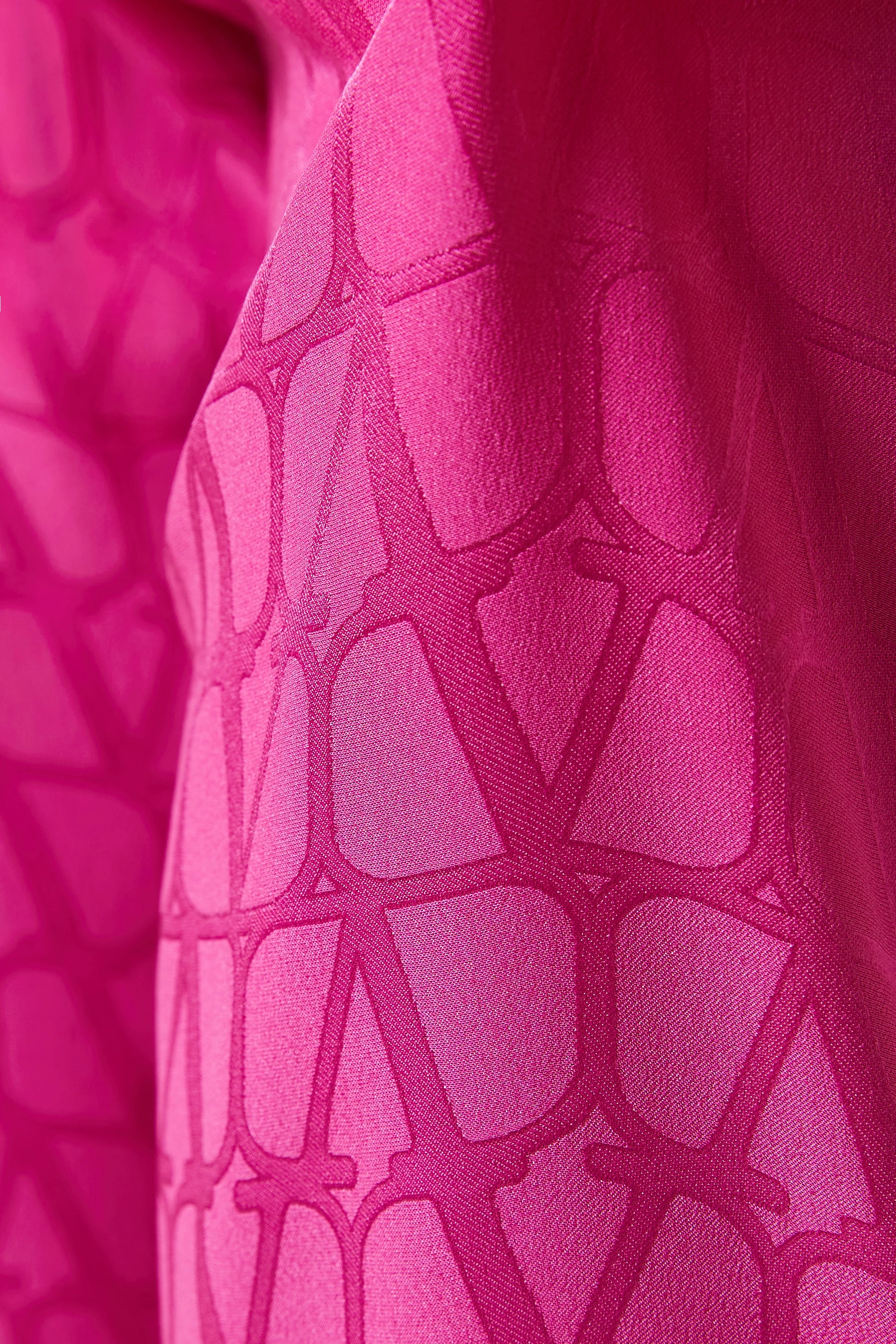 216939693_pink_cu.jpg?ts=
