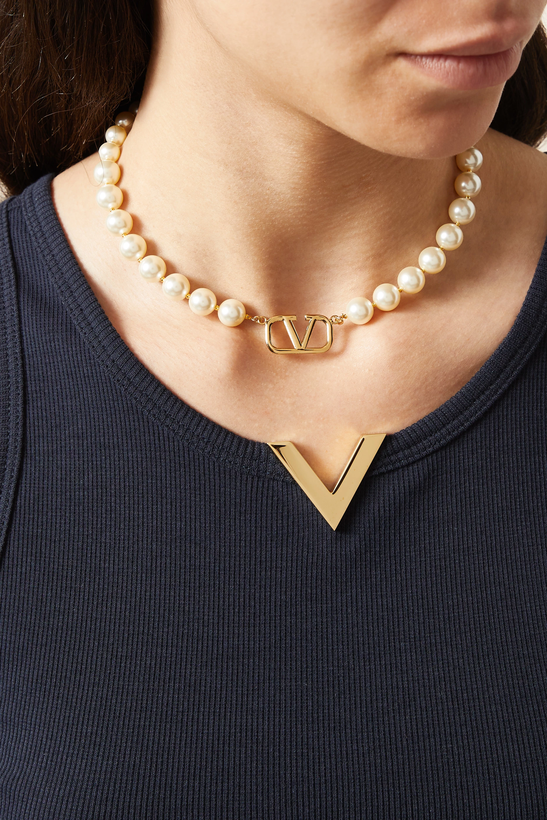アクセサリーその他 Valentino Garavani Ovalette necklace with Swarovski pearl Ovalette Metal Necklace With Enamel, Crystal, And Swarovski