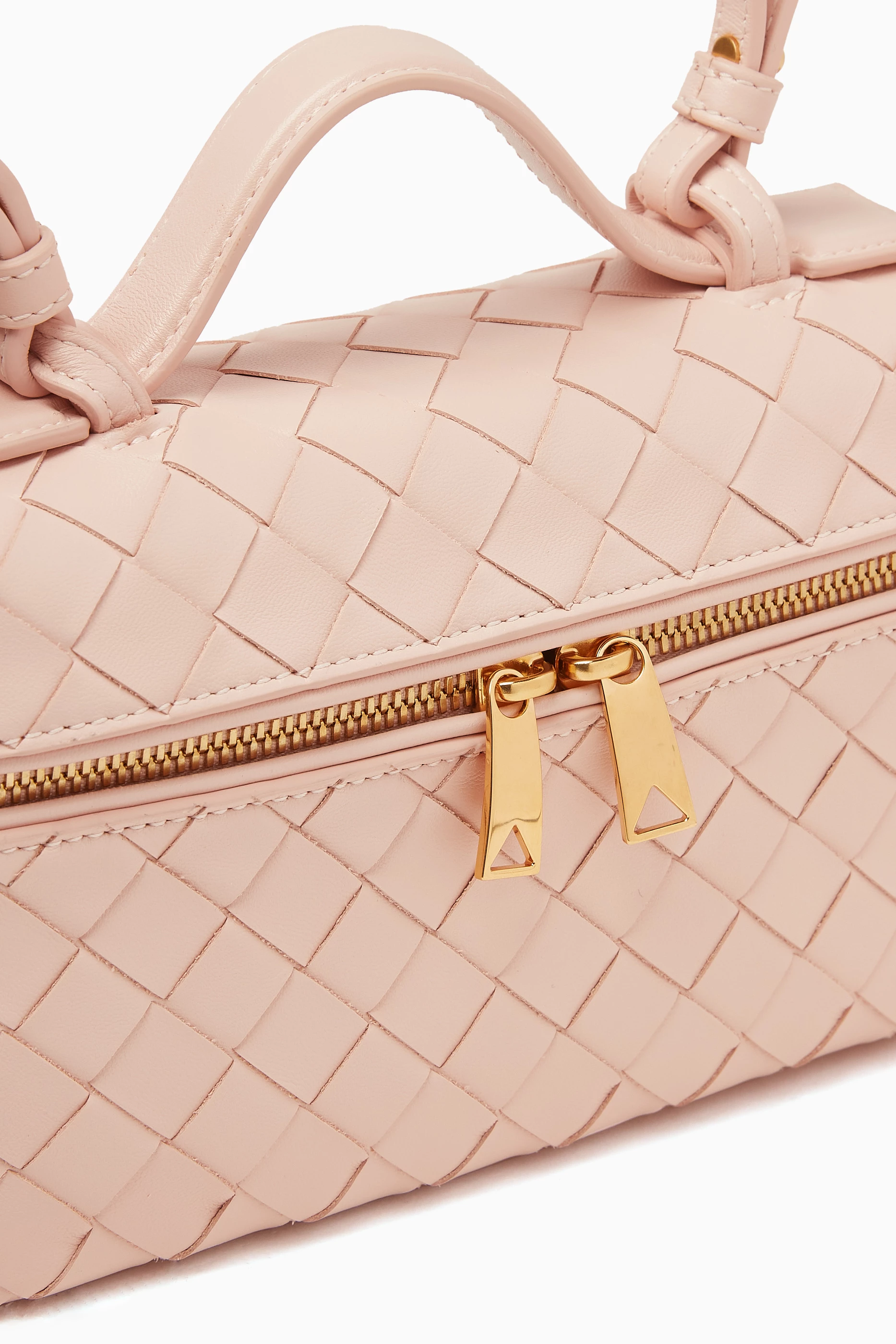 BOTTEGA VENETA ジャンパー美品❗️ BOTTEGA VENETA ボッテガヴェネタ ショルダーバッグ 667298