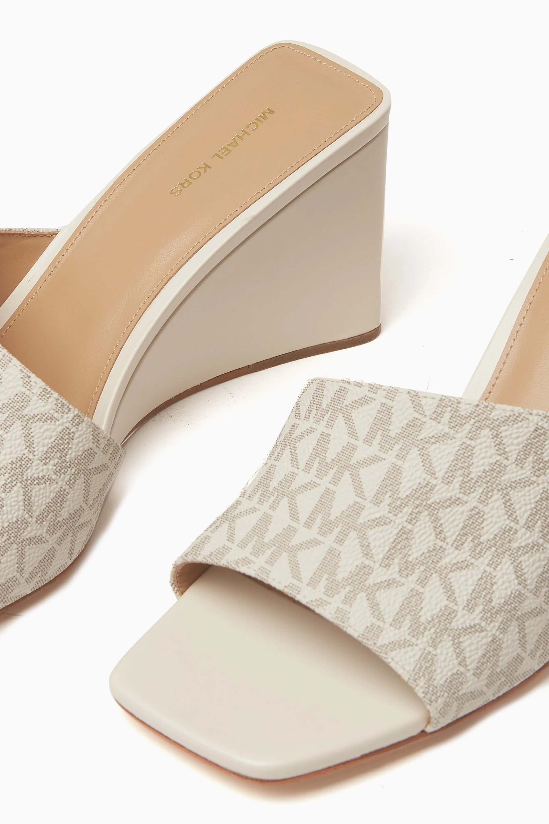 【送料&関税込】Michael Kors Merriam Wedge Clog In Canvas Wi 00000000_zi_45235aa1-b18d-4e63